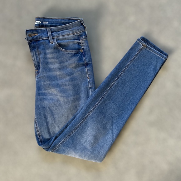 NWOT Old Navy Rockstar Super Skinny Jeans (6) - Picture 3 of 11